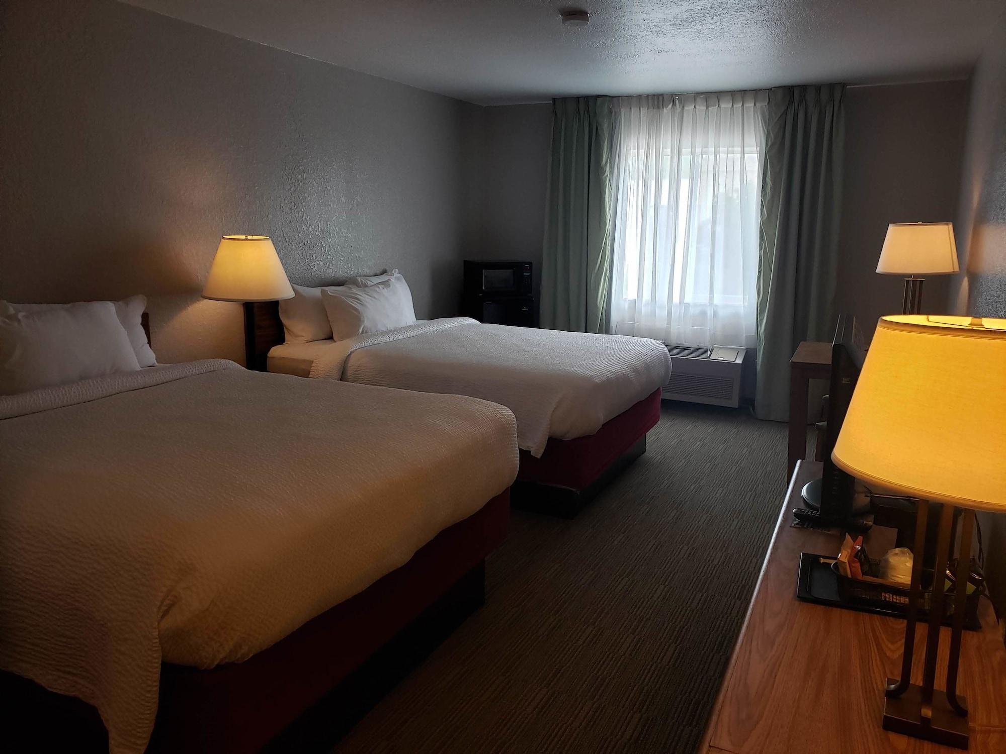 Country & By Radisson, Fairview Heights, Il 3*