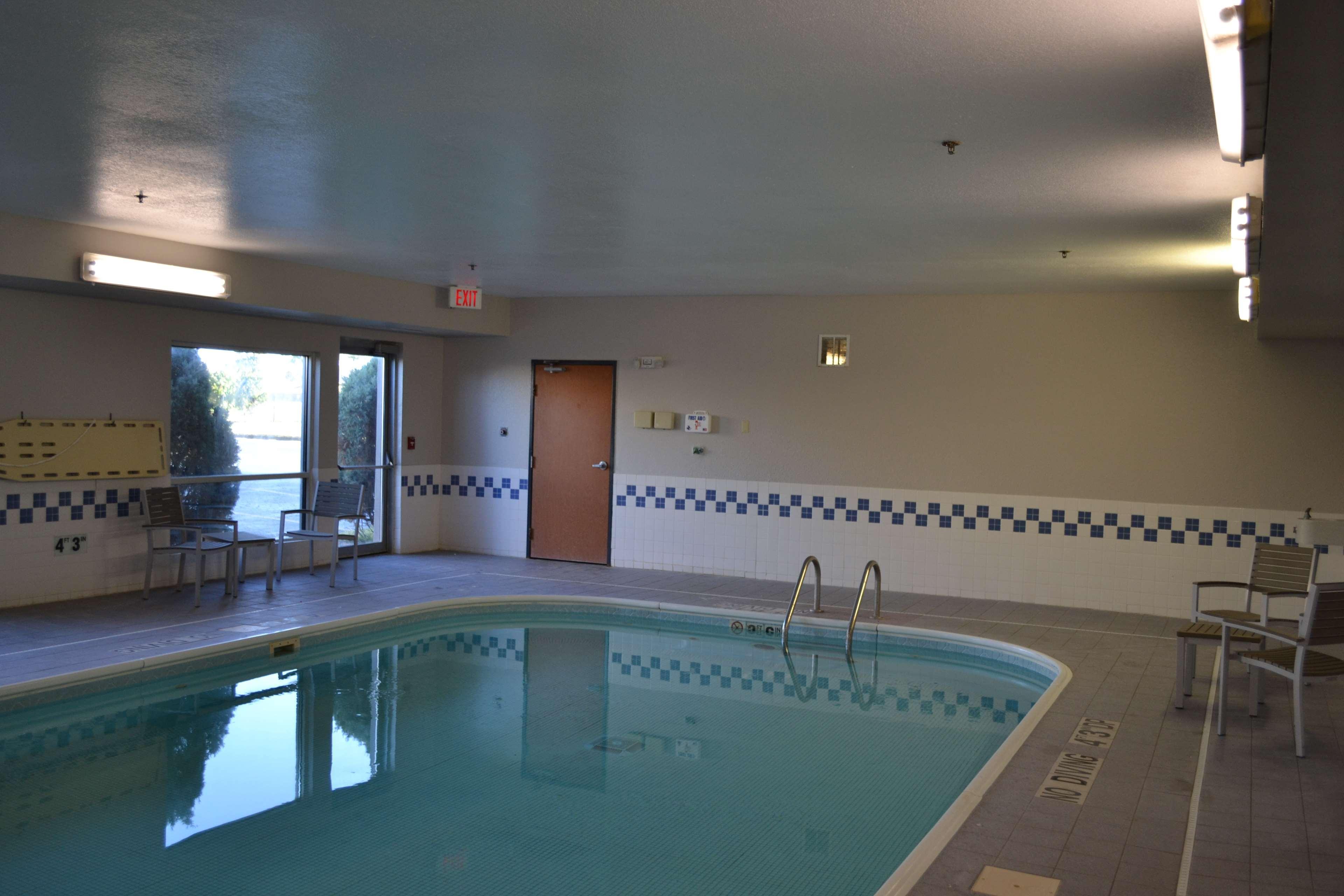 Country & By Radisson, Fairview Heights, Il 3* Fairview Heights